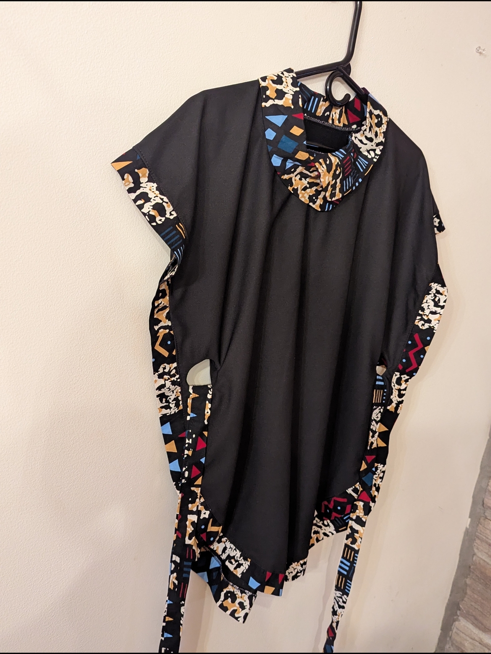 Koubix Handcrafted Poncho Style Women's Short-Sleeve Top with Patterned Trim M-L - Picture 4 of 12